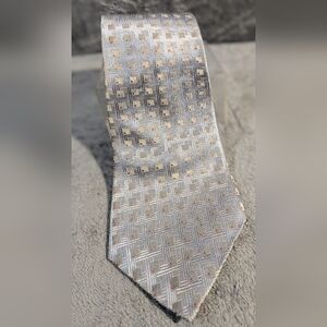 Geoffrey Beene 100% Men's Dress Silk Tie Gray/Cream/Brown Squares/Dots
